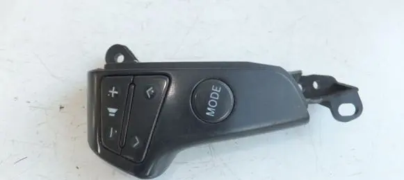 Toyota Avensis T250 Steering wheel buttons/switches 75B596