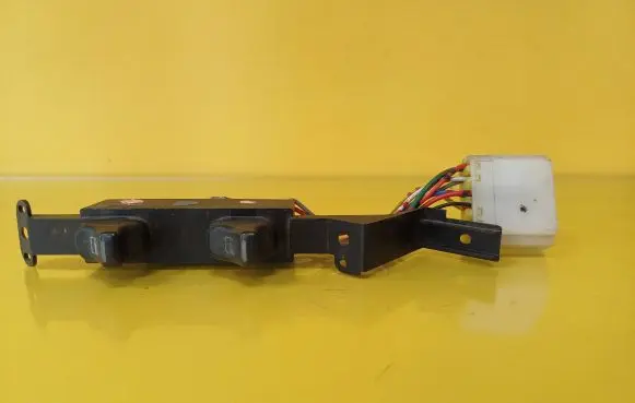 Nissan Primera Electric window control switch
