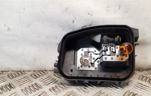 Volkswagen Sharan Tail light bulb cover holder 7N0945257