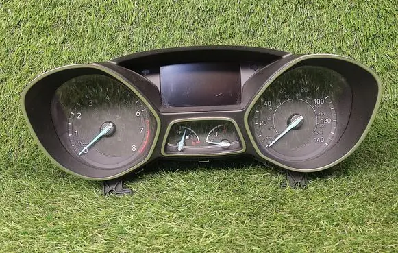 Speedometer (instrument cluster)