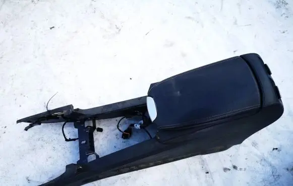 Mercedes-Benz ML W164 Armrest a1646800255