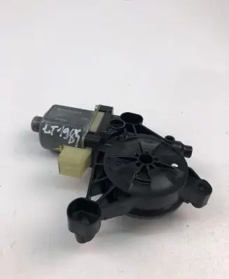 Volkswagen T-Roc Front door window regulator motor 0130822715