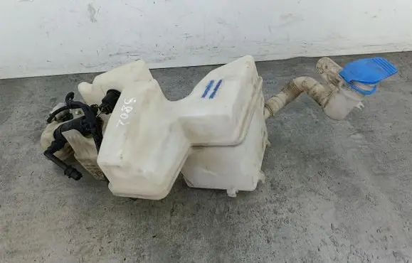 Volkswagen Touran I Windshield washer fluid reservoir/tank 