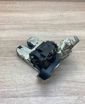 Audi A6 S6 C6 4F Tailgate/trunk/boot lock/catch/latch 8K9827305