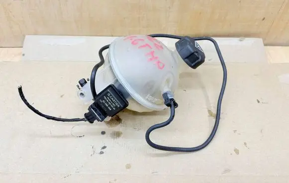 Peugeot RCZ Coolant expansion tank/reservoir 9673334680