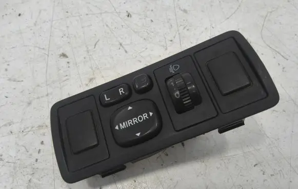 Toyota Avensis T250 Wing mirror switch 183575