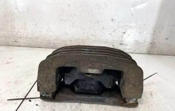 Engine mount bracket