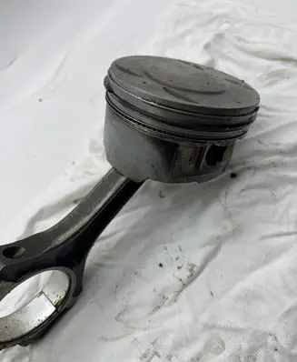Jaguar X-Type Piston J050