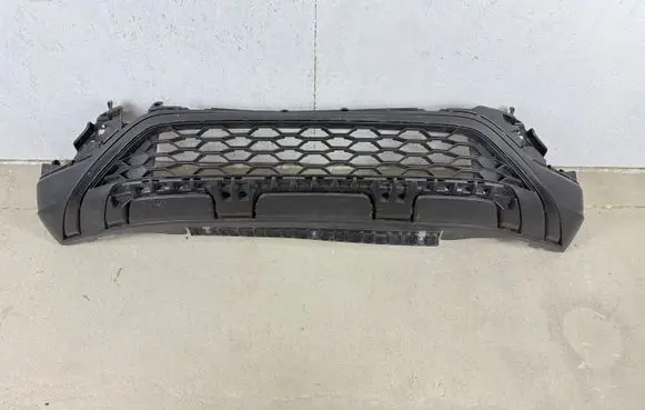 Front bumper lip