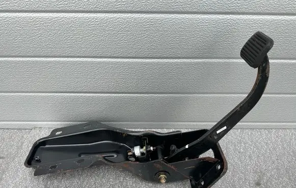 Mitsubishi Pajero Brake pedal MB366605