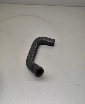 Volkswagen PASSAT B5 Engine coolant pipe/hose 058121058B