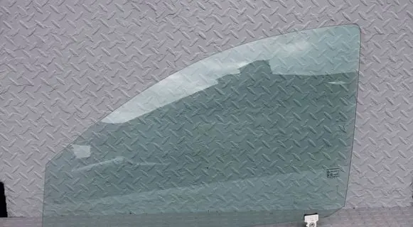 Mitsubishi L200 Front door window glass four-door MITSUBISHI5706A957 5706A957