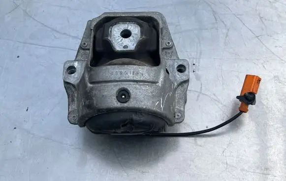 Audi Q5 SQ5 Engine mount bracket 8R0199381