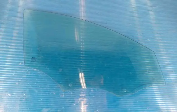 Volvo V60 Front door window glass four-door 43R001106