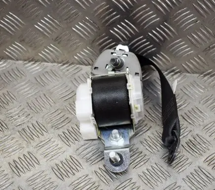 Nissan NP300 Rear seatbelt 7P1130