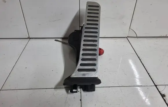 Skoda Octavia Mk2 (1Z) Accelerator throttle pedal 1K1721503N 6PV00860010