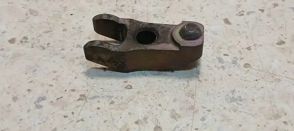 Audi 100 S4 C4 Fuel Injector clamp holder 028130206