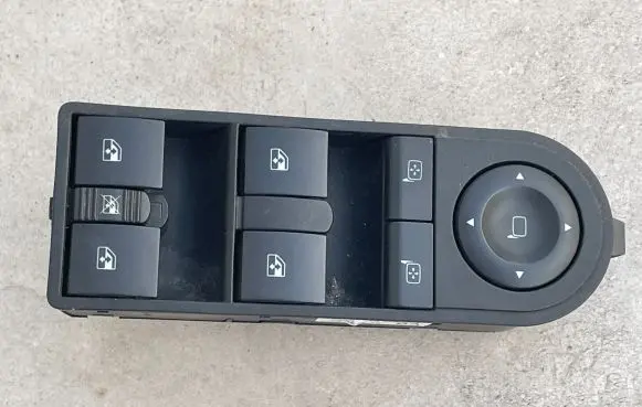 Opel Zafira B Electric window control switch 13209204