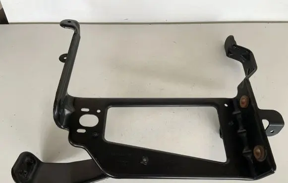 Audi Q7 4M Radiator mount bracket 4M0121262Q 4M0121264B