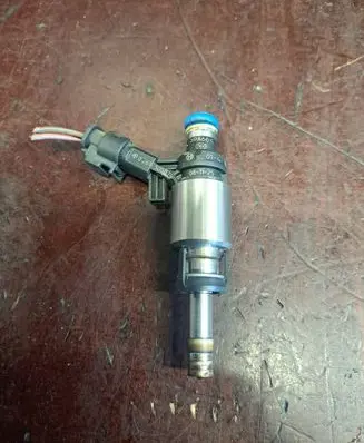 Audi A4 S4 B8 8K Fuel injector 0261500074