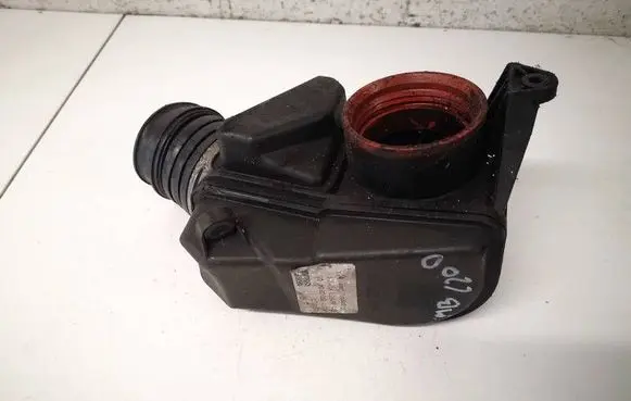Mercedes-Benz C W203 Intake resonator A2710900804