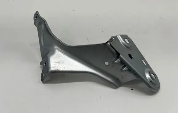 Skoda Octavia Mk4 Fender mounting bracket 5E3821228
