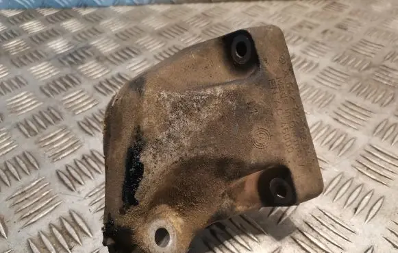 Mercedes-Benz R W251 Engine mounting bracket 6422230204