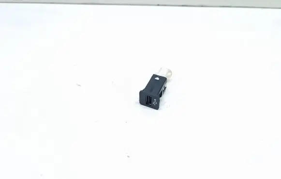 BMW X5 E70 USB socket connector 9237656
