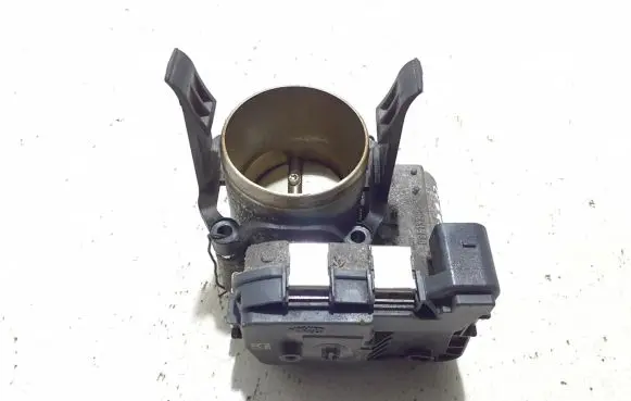 Volkswagen PASSAT B8 Throttle valve 03F1330626