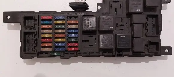 Volvo V70 Fuse module 518717004 8637841 020429165206