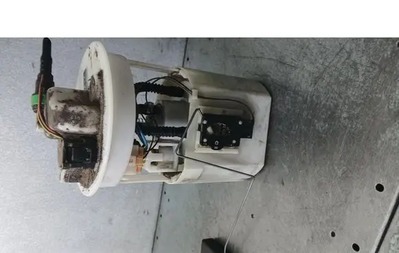 Mazda 626 In-tank fuel pump 100140F40