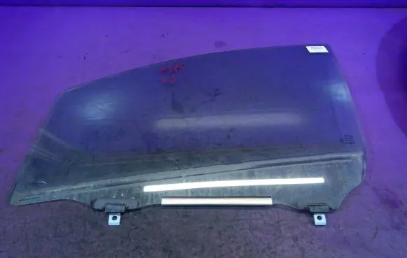 Toyota Yaris Front door window glass four-door 