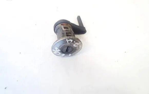 Peugeot 206 Front door lock (next to the handle) 