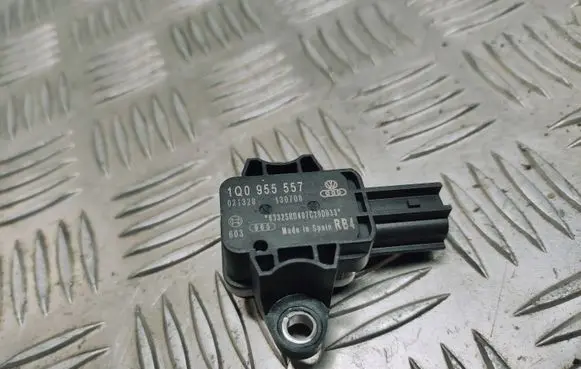 Volkswagen Eos Airbag deployment crash/impact sensor 1Q0955557