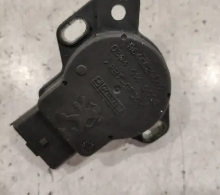 Rear air suspension level height sensor