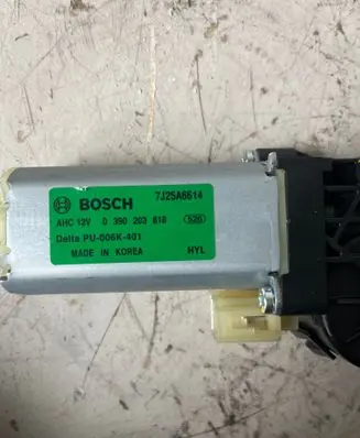 Mazda CX-5 II Seat adjustment motor 7J25A6614 0390203818 PU006K401