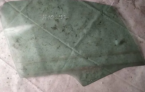 Citroen C3 Front door window glass four-door as2