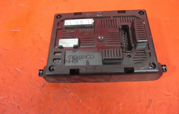 Renault Clio III Relay mounting block 8200652286B