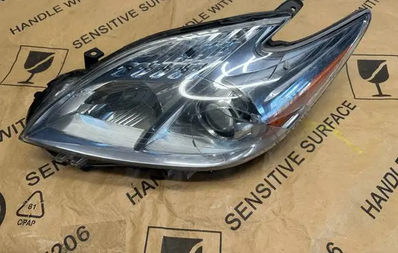 Toyota Prius (XW30) Headlight/headlamp 8117047211 HRAPP2P20