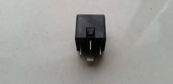 Mitsubishi Carisma Other relay MB953381 V23134-B52-X240