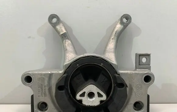 BMW 4 G22 G23 G24 G26 Gearbox mount 8742697