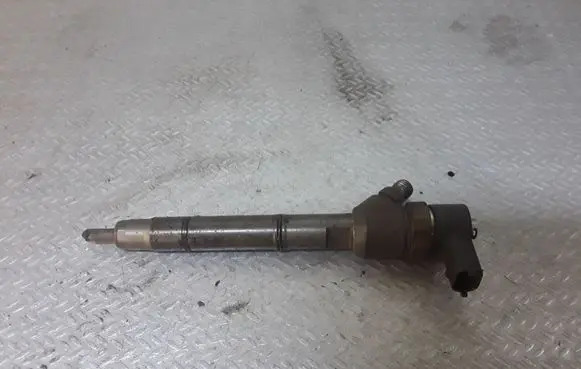Hyundai i30 Fuel injector 338002A400