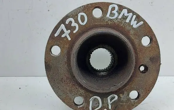 BMW 7 E65 E66 Front wheel hub