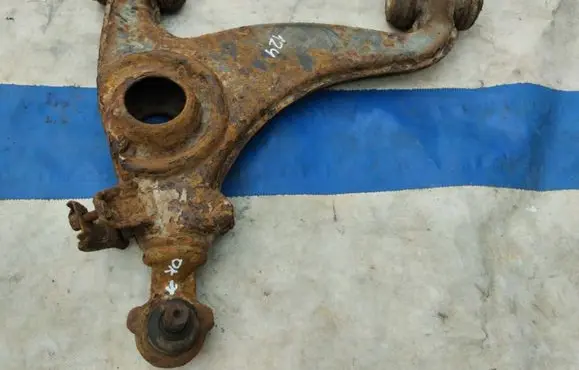 Mercedes-Benz E W124 Front lower control arm/wishbone 1243303007 A1243303007