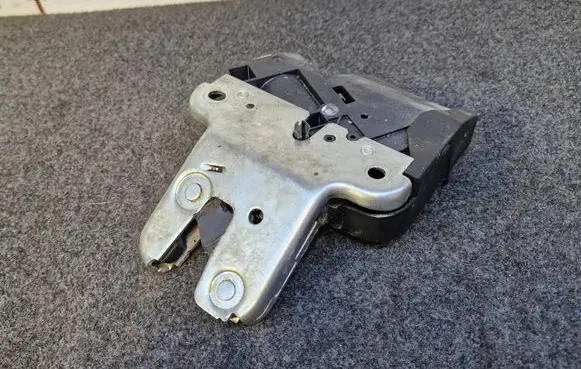 Tailgate/trunk/boot lock/catch/latch