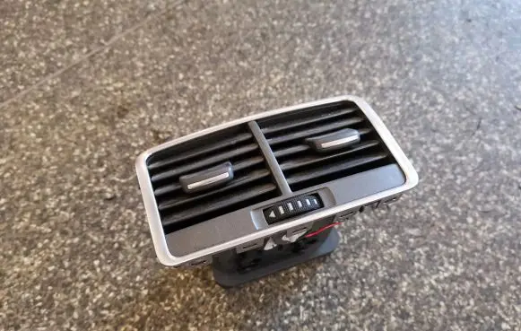 Rear air vent grill