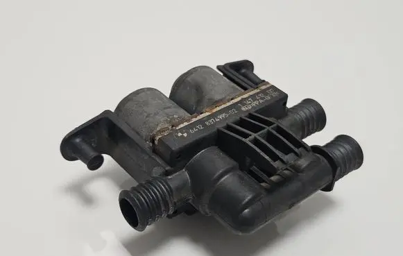 BMW 5 E39 Coolant heater control valve 8374995
