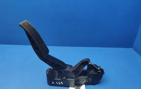 Mercedes-Benz A W169 Accelerator throttle pedal A1693000404 91754020