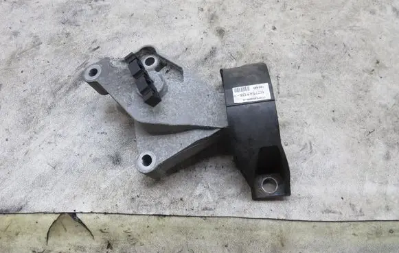 Renault Clio IV Engine mount vacuum valve 1137583113R