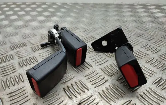 Peugeot 2008 I Rear seatbelt buckle
